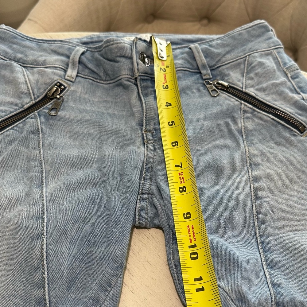 Guess Light Blue Skinny Jeans with Zipper Accents - Picture 10 of 10